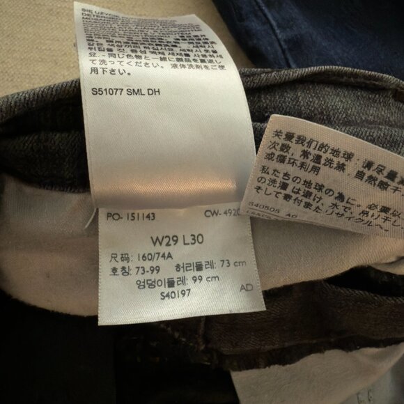 Two Pairs of Levi's Skinny Jeans (Sizes 28 & 29) - Picture 7 of 11
